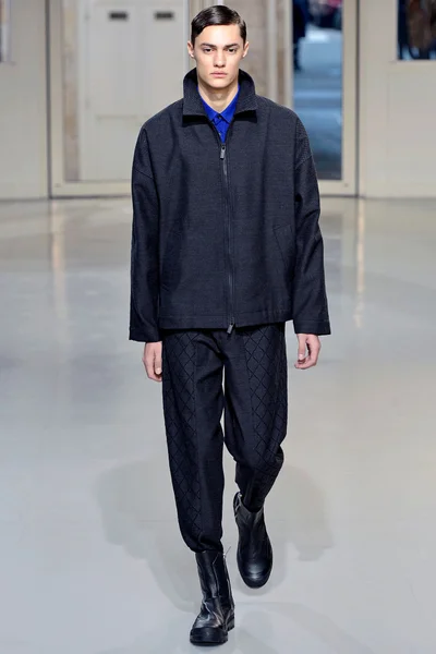 Look 10